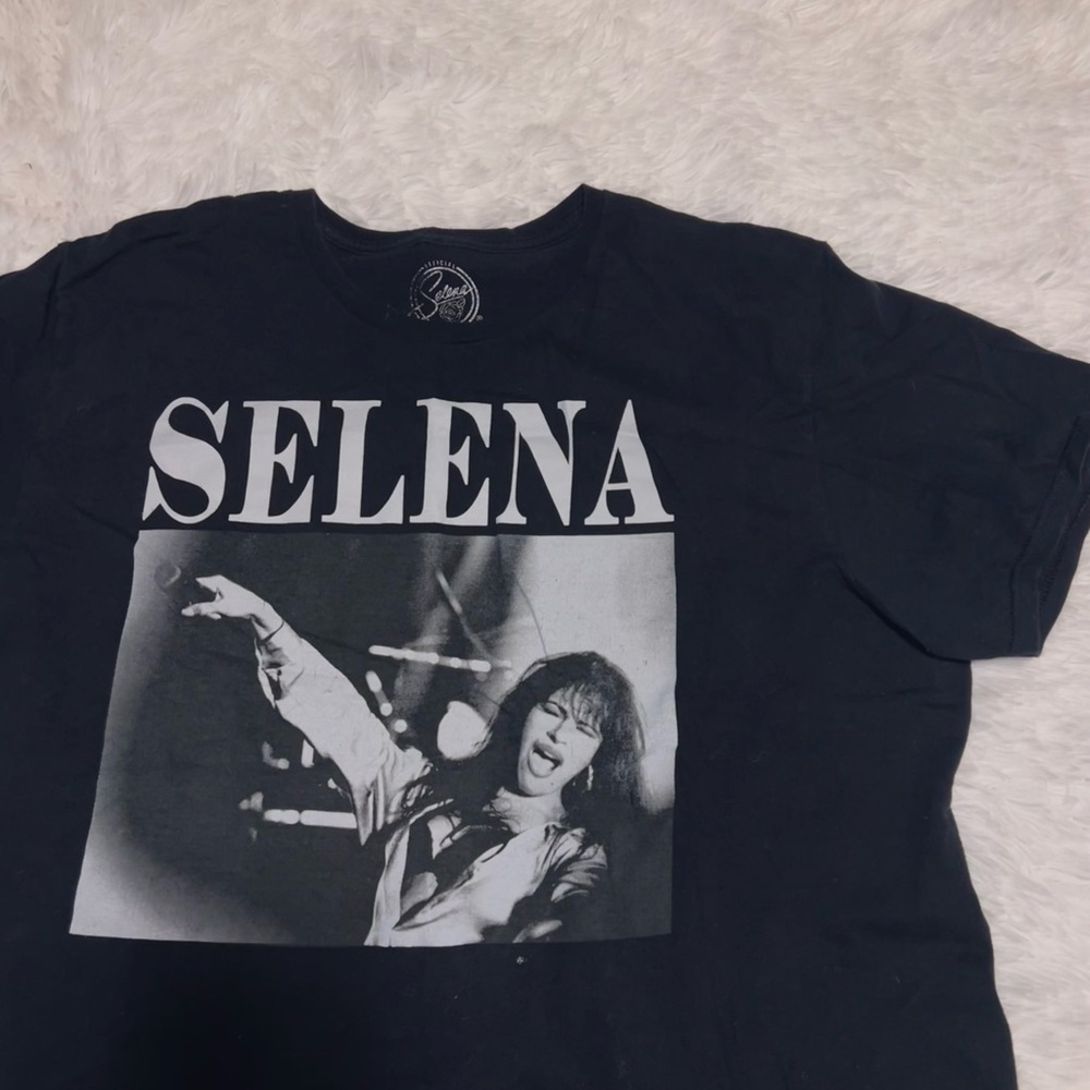 Selena Graphic Tee Black and White size Extra Large XL